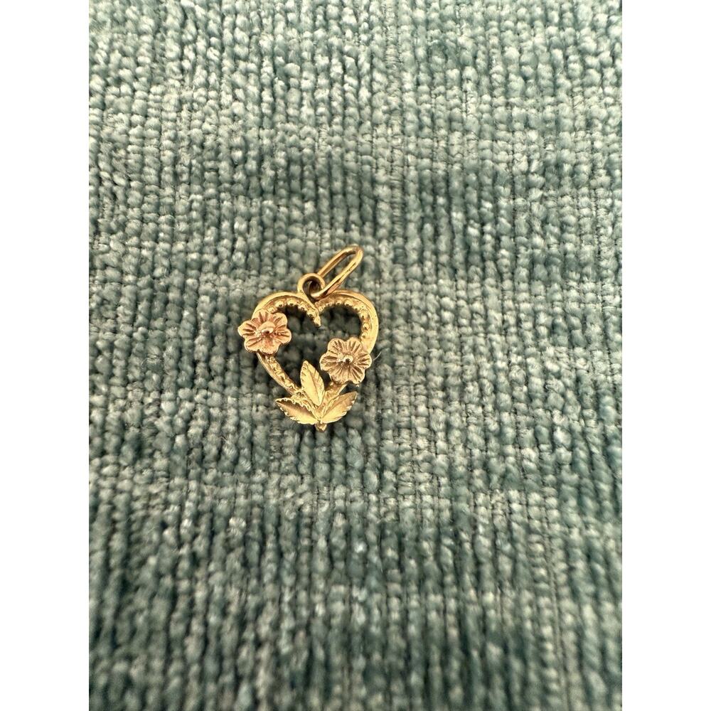 Vintage Black Hills Gold 14k Tri Color Gold‎ Heart with Flowers Pendant EUC - Picture 2 of 4